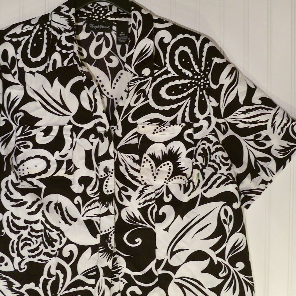 Maggie Barnes, Flowers Button Up Shirt, 1X 18/20